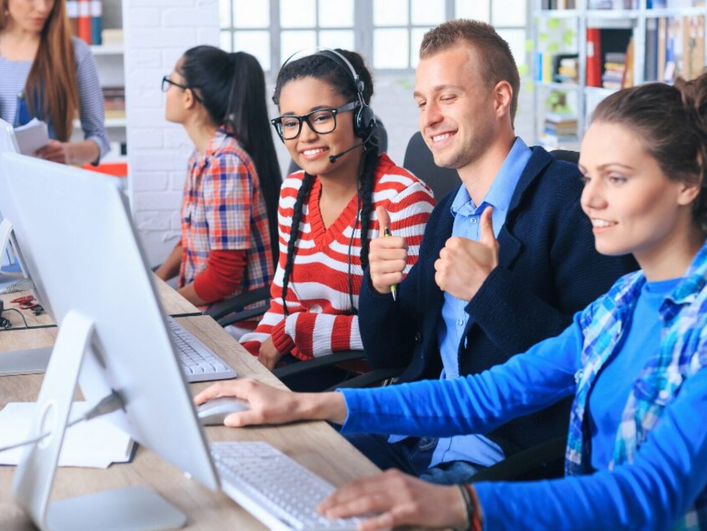 Teachers browsing Resourceful AI Essay Grader learning hub by Kangaroos AI